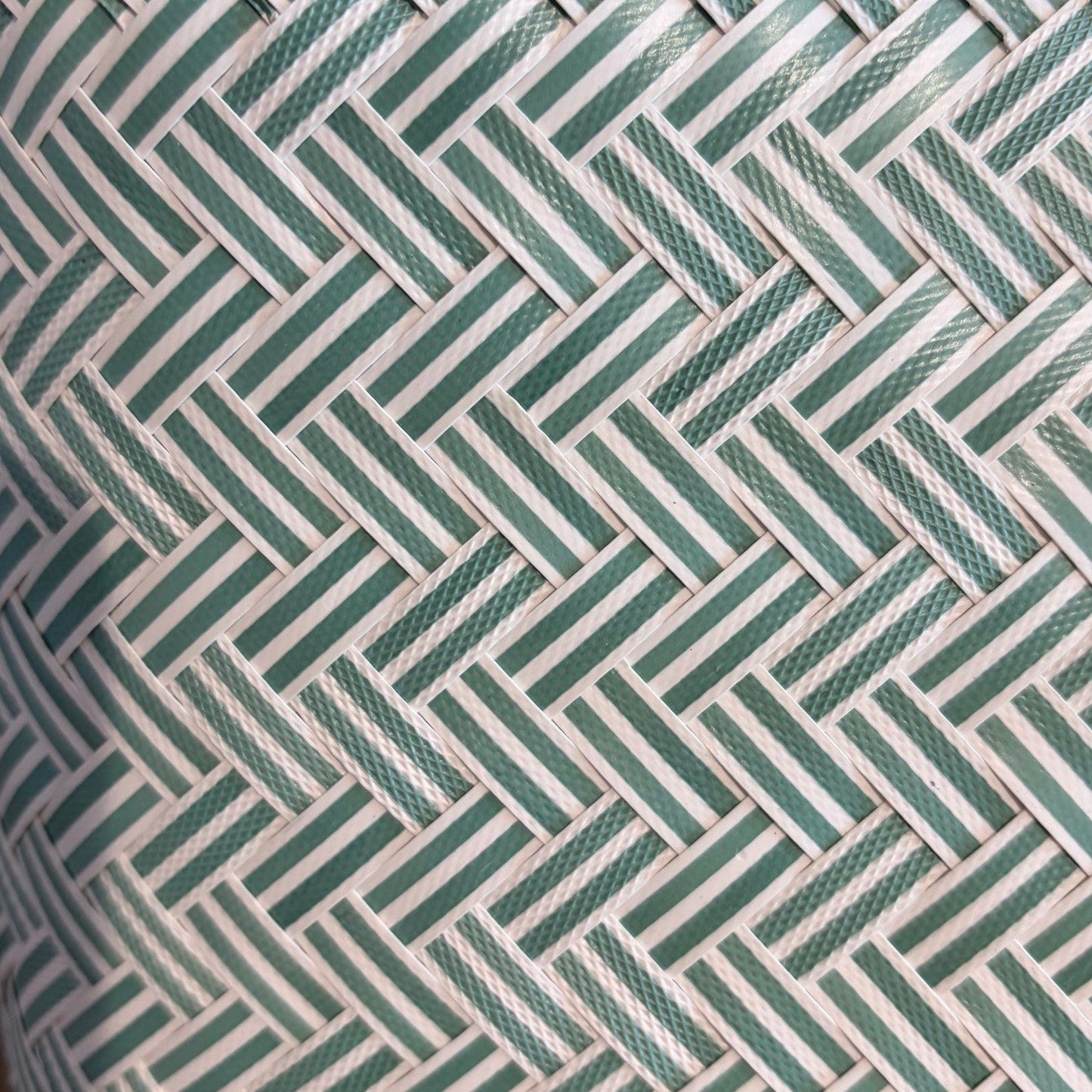 Einkaufskorb – Geflochtenes Design in Mint & Weiß