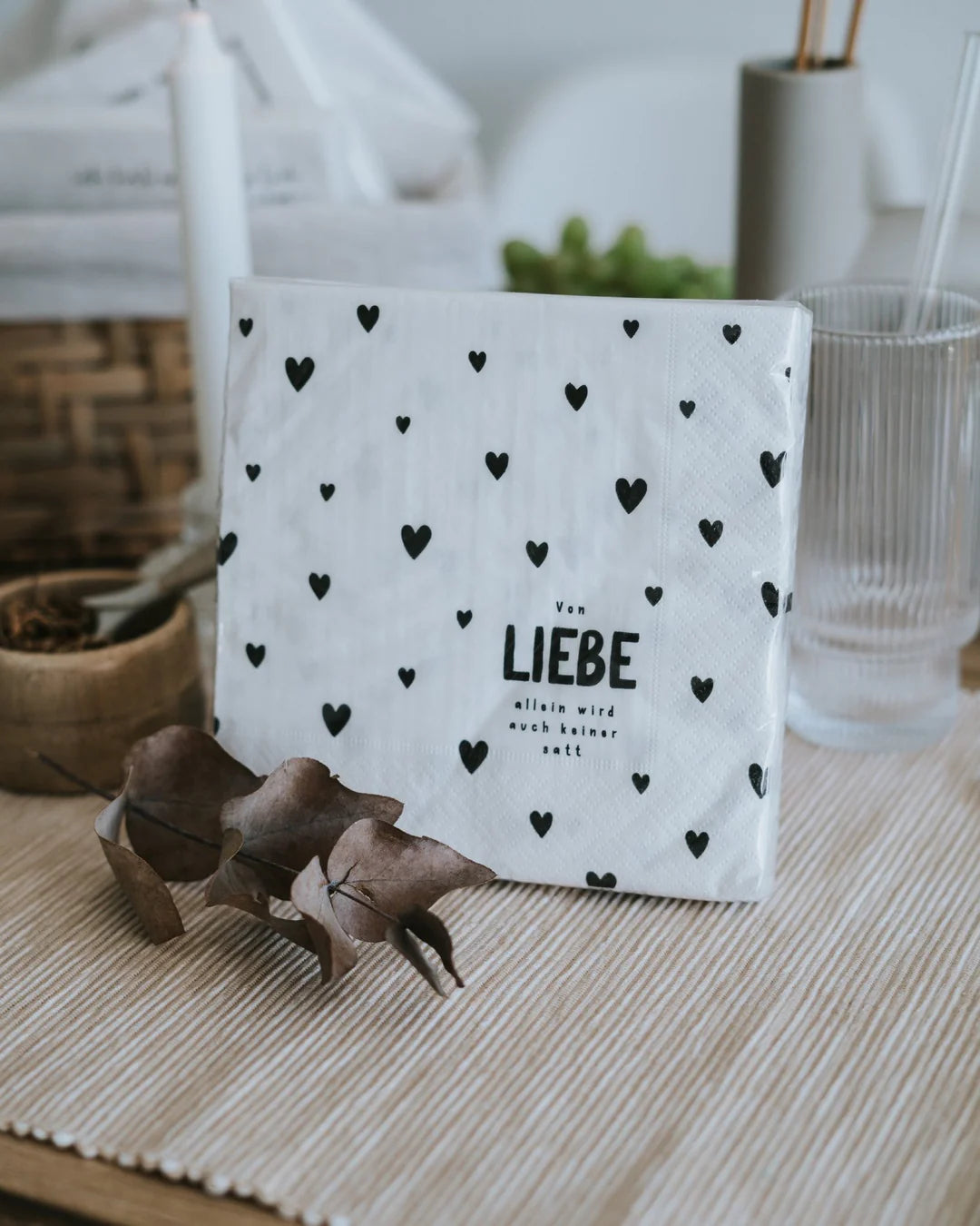 Serviette · Von Liebe allein