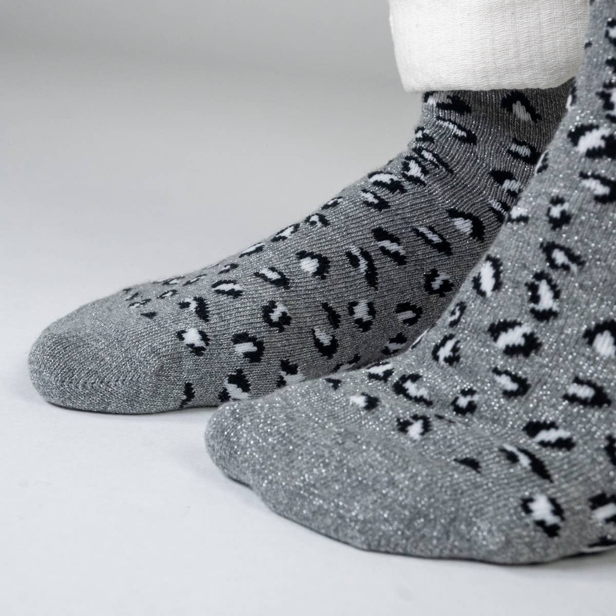 Socken aus gekämmter Baumwolle mit Leopardenmuster - Grau