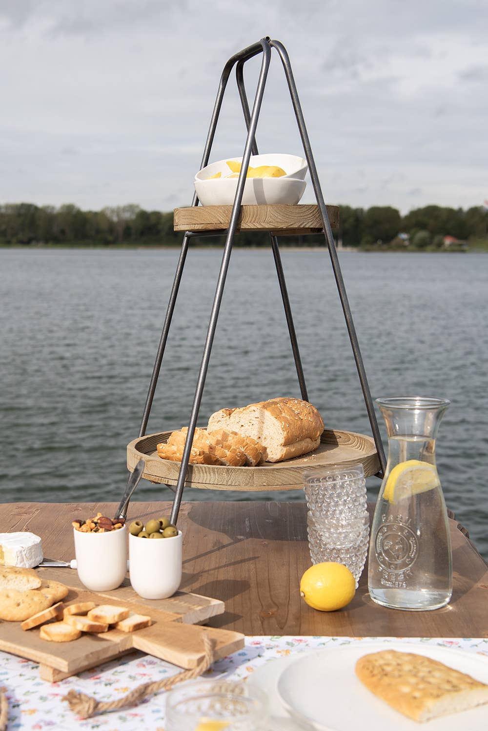 Wasserglas 225 ml mit runder Form und strukturiertem Design