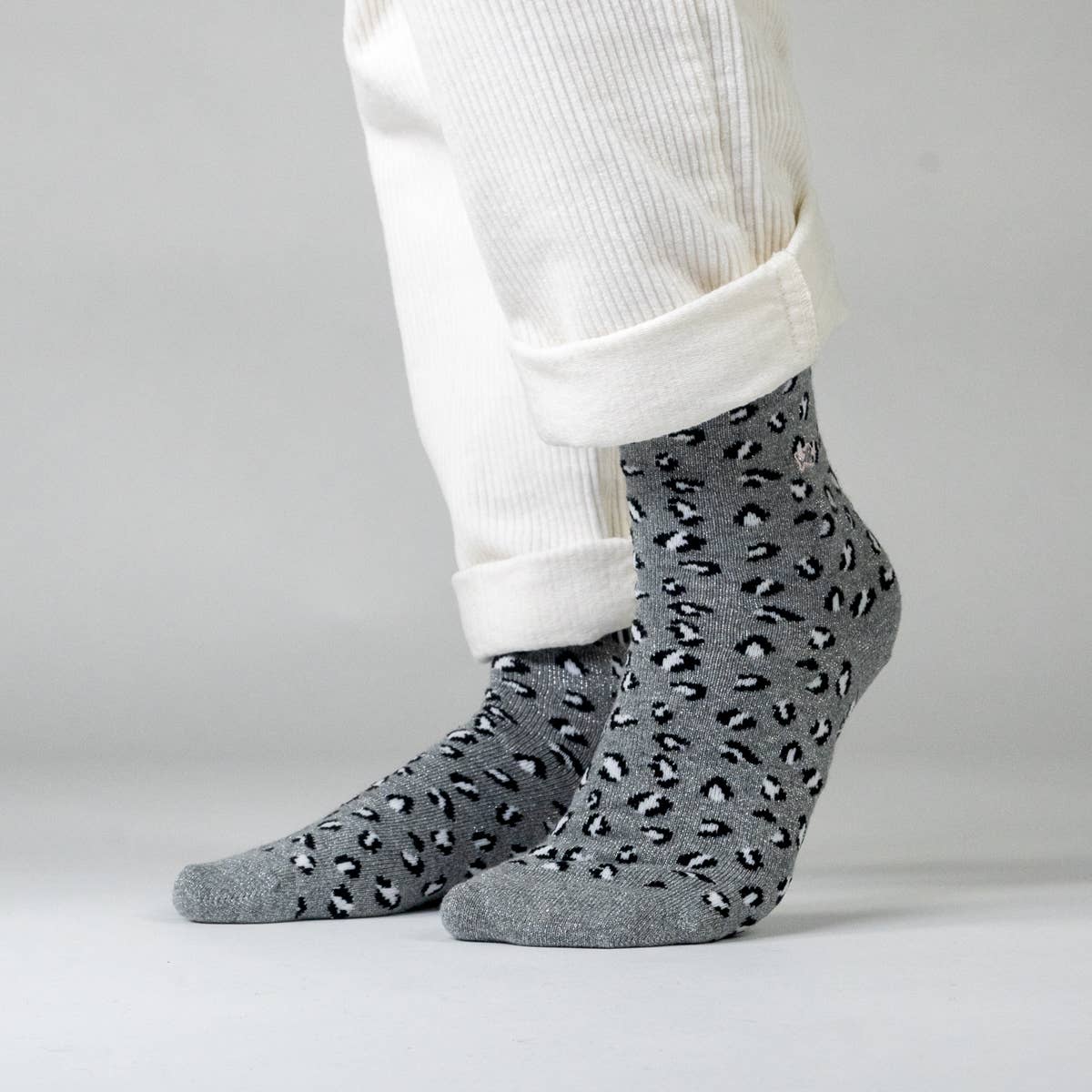 Socken aus gekämmter Baumwolle mit Leopardenmuster - Grau
