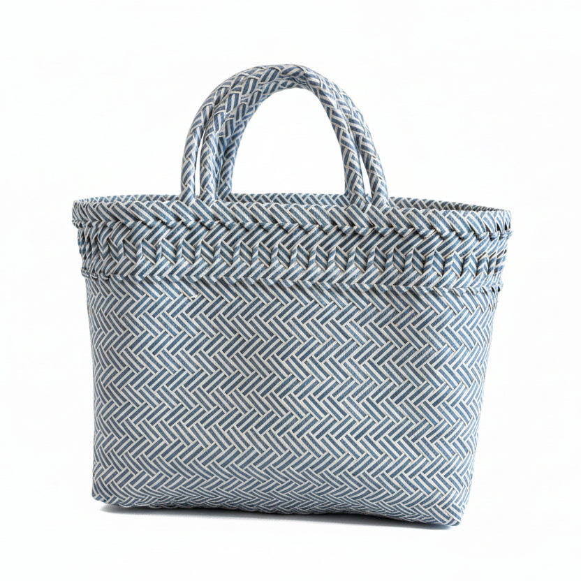 Einkaufskorb – Geflochtenes Design in Blau & Weiß