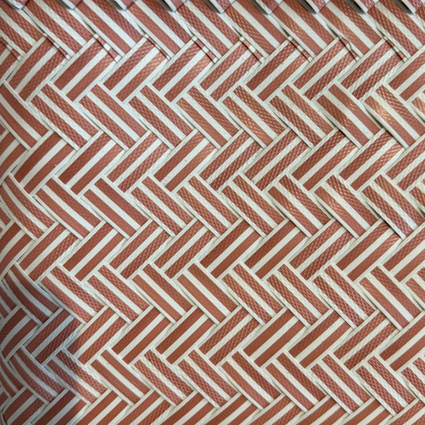 Shopping Basket – Woven Design in Red & White.