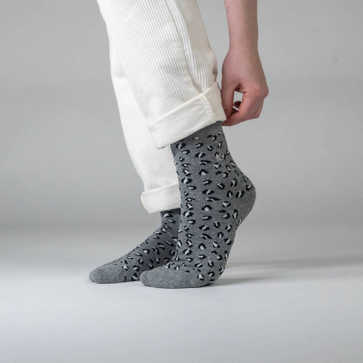 Socken aus gekämmter Baumwolle mit Leopardenmuster - Grau
